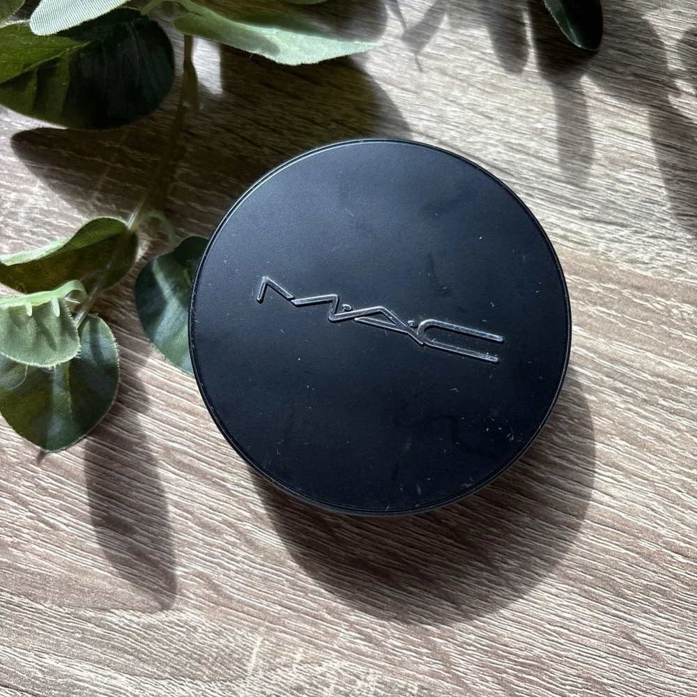 NC25 MAC Studio Fix Powder Plus Foundation Full Size 15g